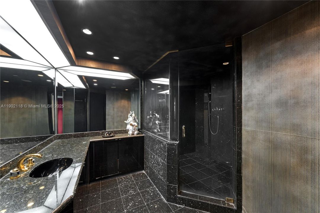 En Venta: $11,250,000 (3 camas, 4 baños, 5450 Pies cuadrados)