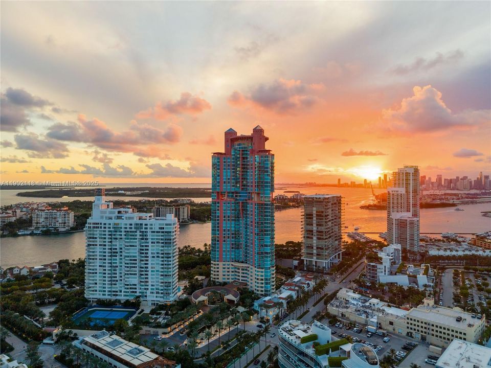 En Venta: $11,250,000 (3 camas, 4 baños, 5450 Pies cuadrados)