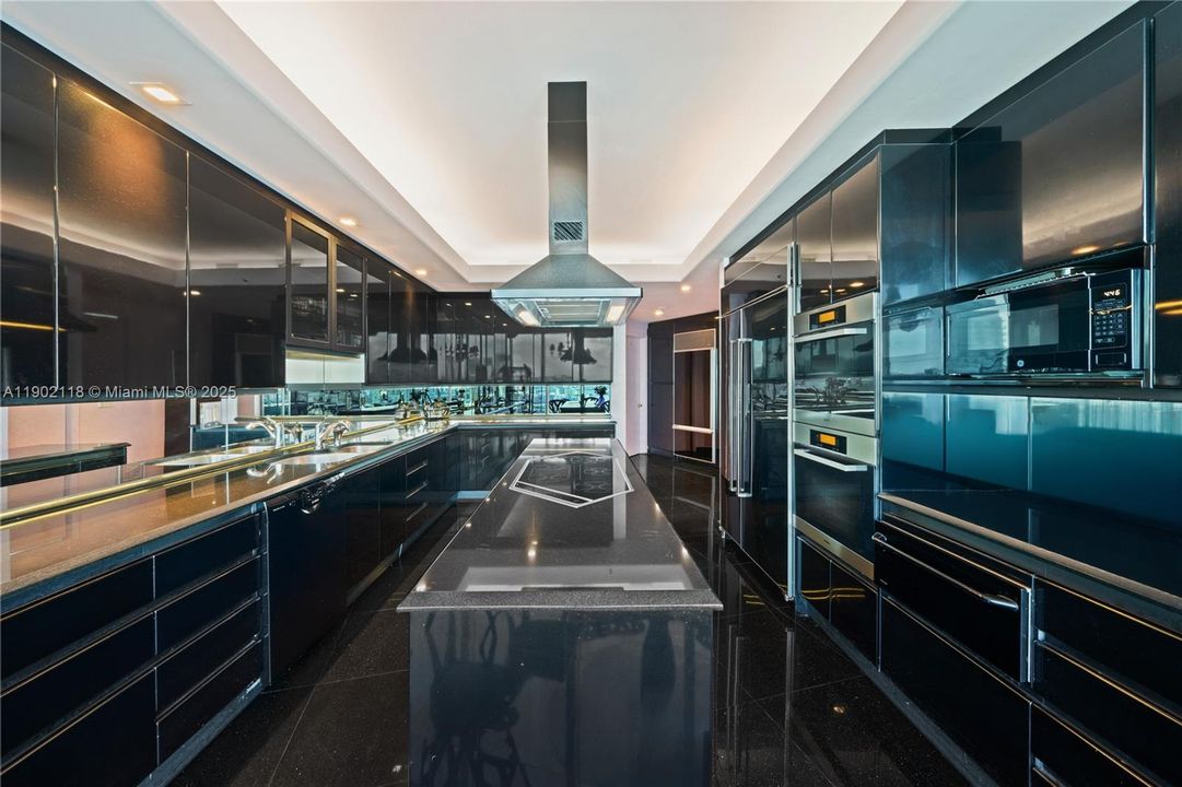 En Venta: $11,250,000 (3 camas, 4 baños, 5450 Pies cuadrados)