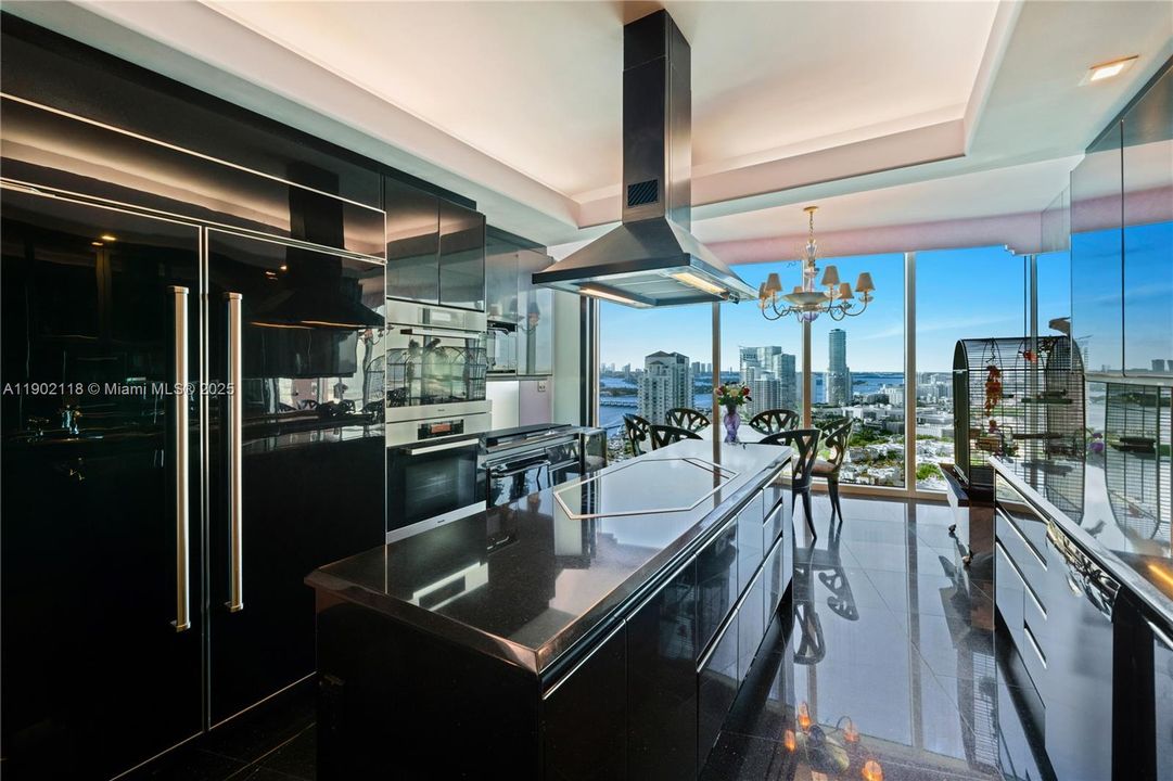 En Venta: $11,250,000 (3 camas, 4 baños, 5450 Pies cuadrados)