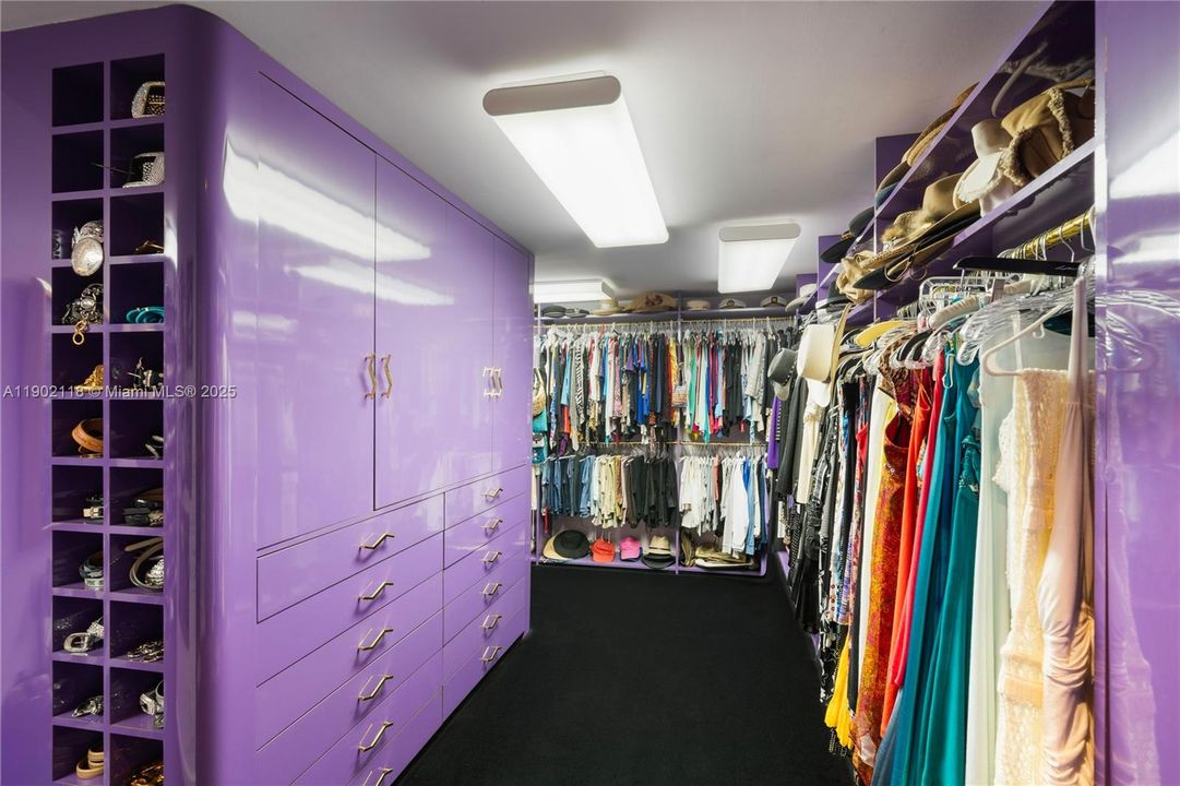 En Venta: $11,250,000 (3 camas, 4 baños, 5450 Pies cuadrados)