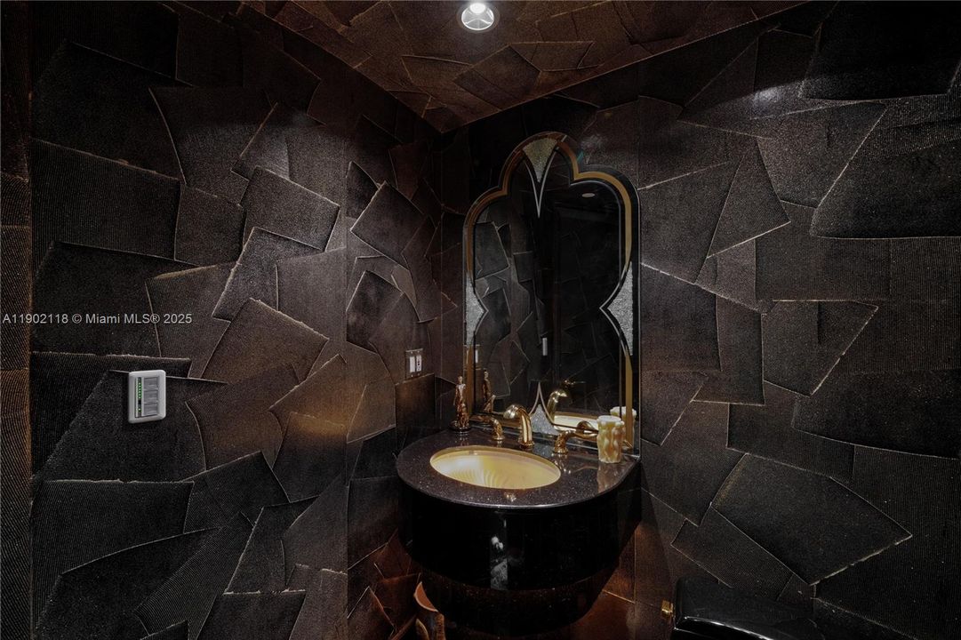 En Venta: $11,250,000 (3 camas, 4 baños, 5450 Pies cuadrados)