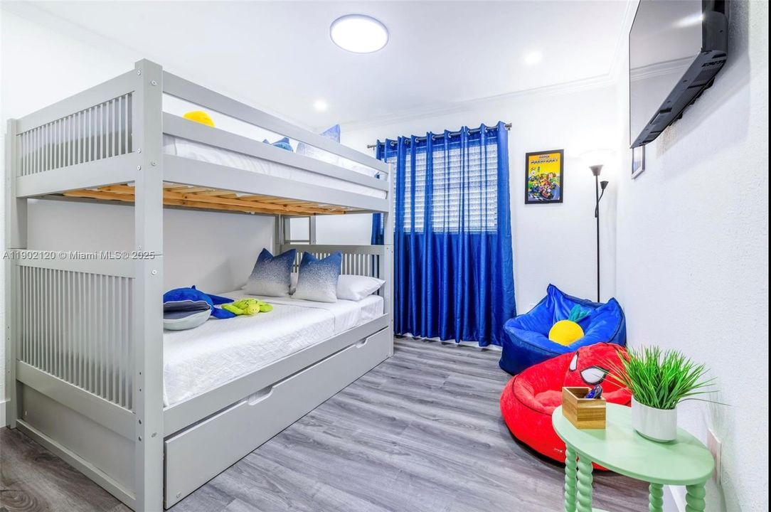 For Sale: $1,100,000 (7 beds, 3 baths, 1665 Square Feet)