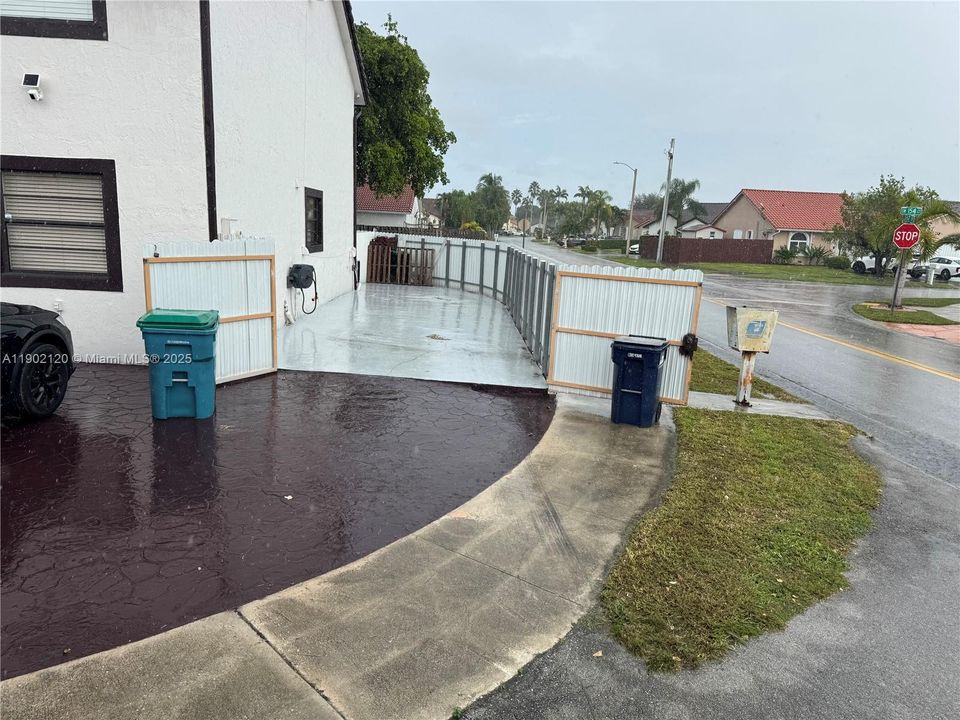 For Sale: $1,100,000 (7 beds, 3 baths, 1665 Square Feet)