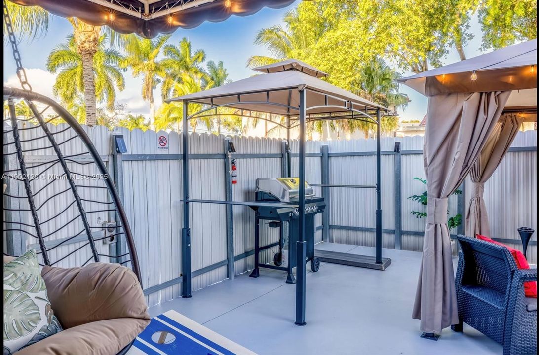 For Sale: $1,100,000 (7 beds, 3 baths, 1665 Square Feet)