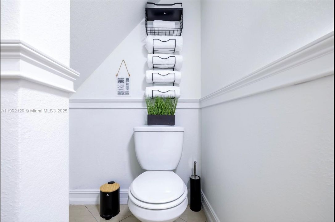 For Sale: $1,100,000 (7 beds, 3 baths, 1665 Square Feet)