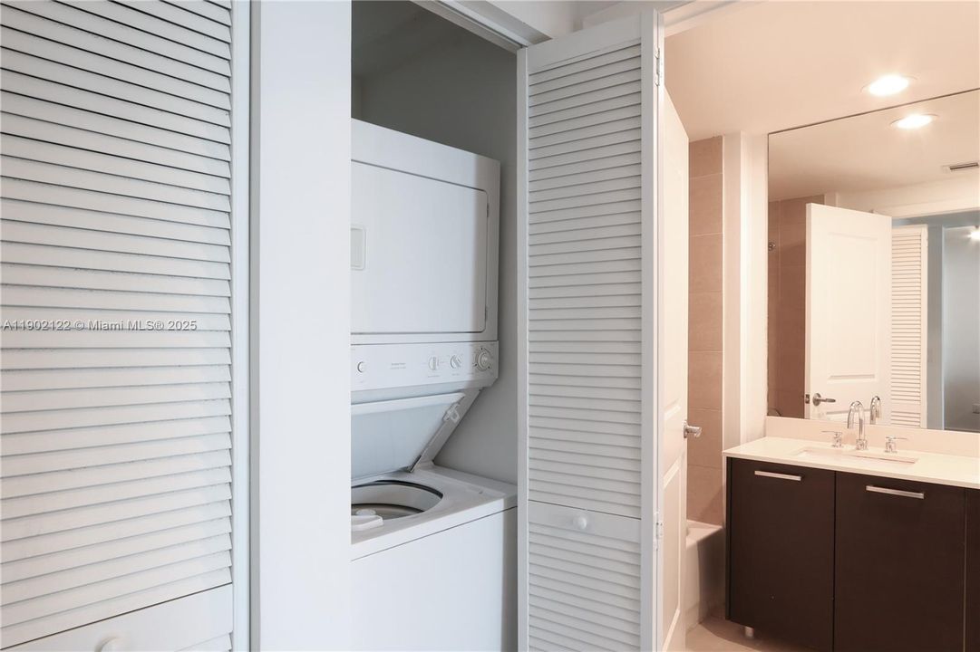 Recently Rented: $2,650 (1 beds, 1 baths, 722 Square Feet)