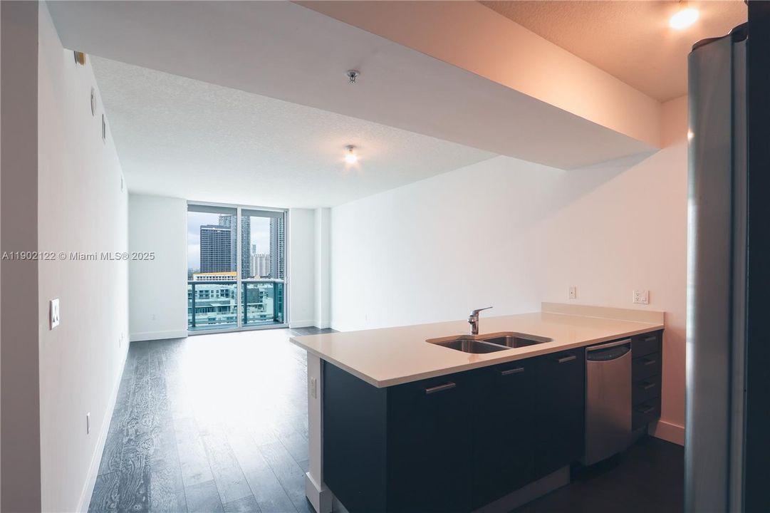 Recently Rented: $2,650 (1 beds, 1 baths, 722 Square Feet)