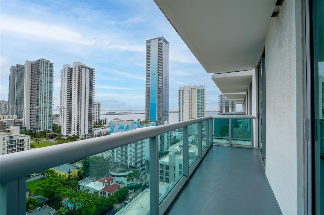 Recently Rented: $2,650 (1 beds, 1 baths, 722 Square Feet)