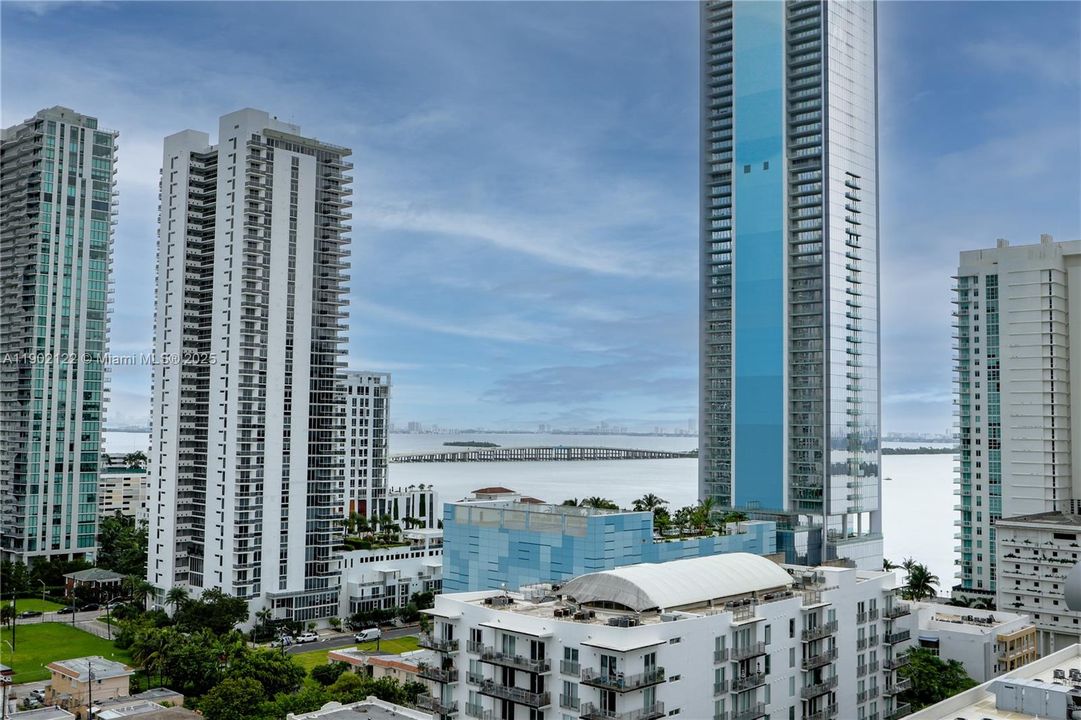 Recently Rented: $2,650 (1 beds, 1 baths, 722 Square Feet)