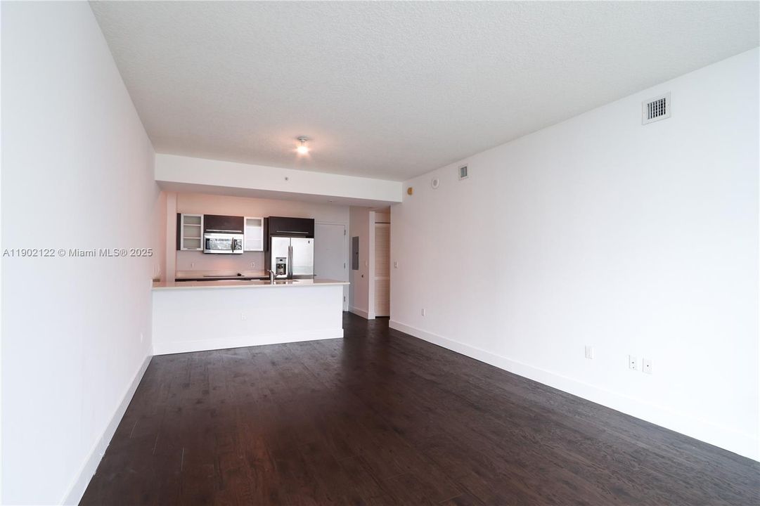 Recently Rented: $2,650 (1 beds, 1 baths, 722 Square Feet)