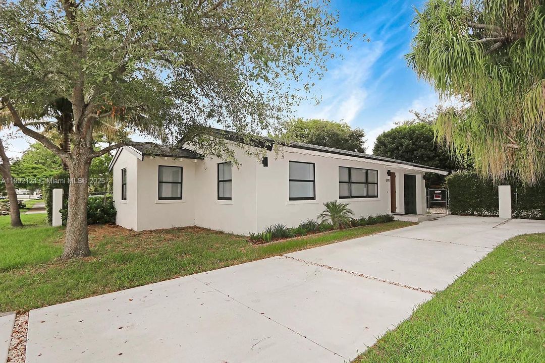 最近租的: $4,750 (4 贝兹, 2 浴室, 1685 平方英尺)