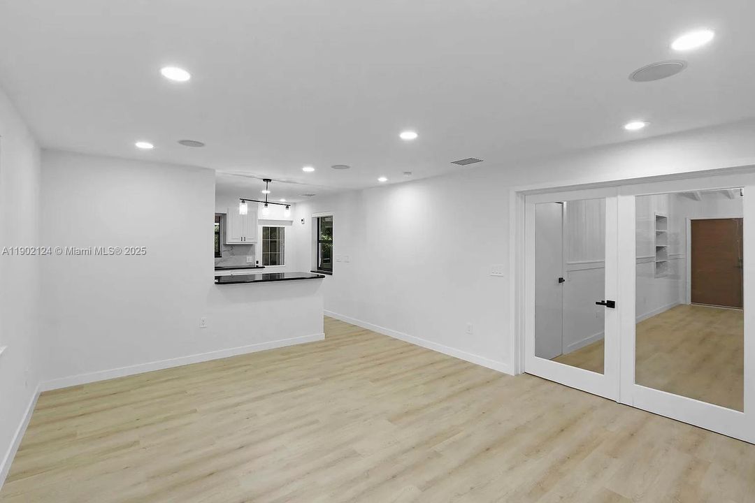 最近租的: $4,750 (4 贝兹, 2 浴室, 1685 平方英尺)