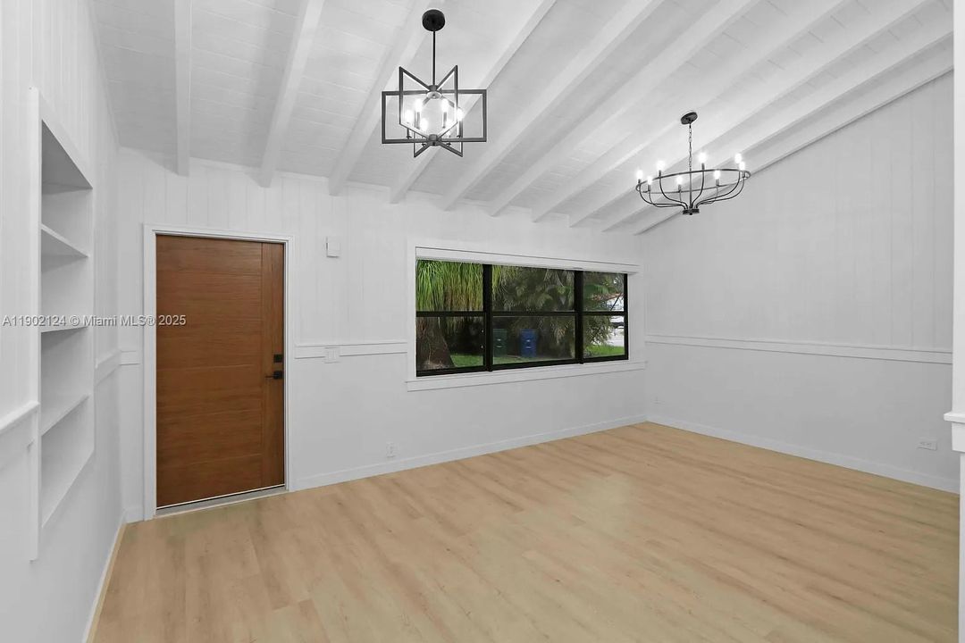 最近租的: $4,750 (4 贝兹, 2 浴室, 1685 平方英尺)