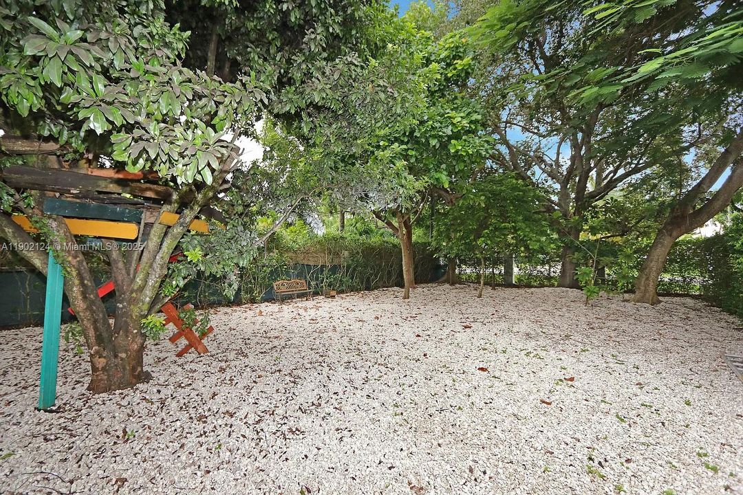 最近租的: $4,750 (4 贝兹, 2 浴室, 1685 平方英尺)