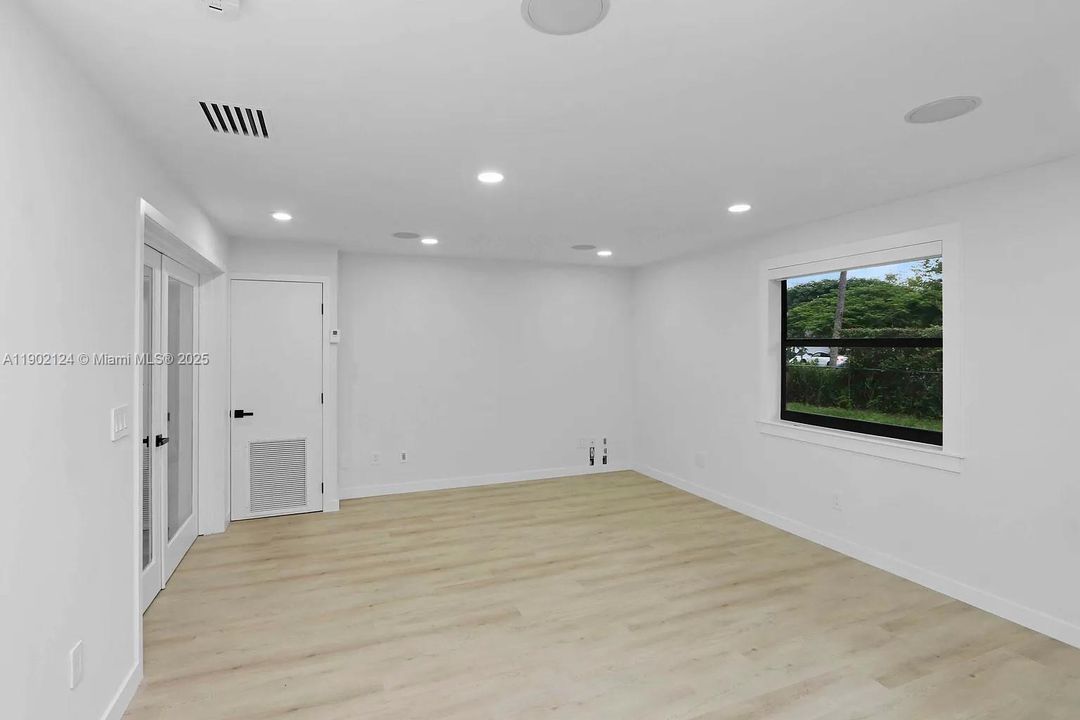 最近租的: $4,750 (4 贝兹, 2 浴室, 1685 平方英尺)