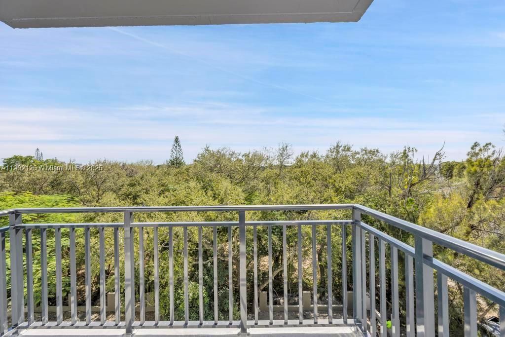 В аренду: $2,571 (2 спален, 2 ванн, 901 Квадратных фут)