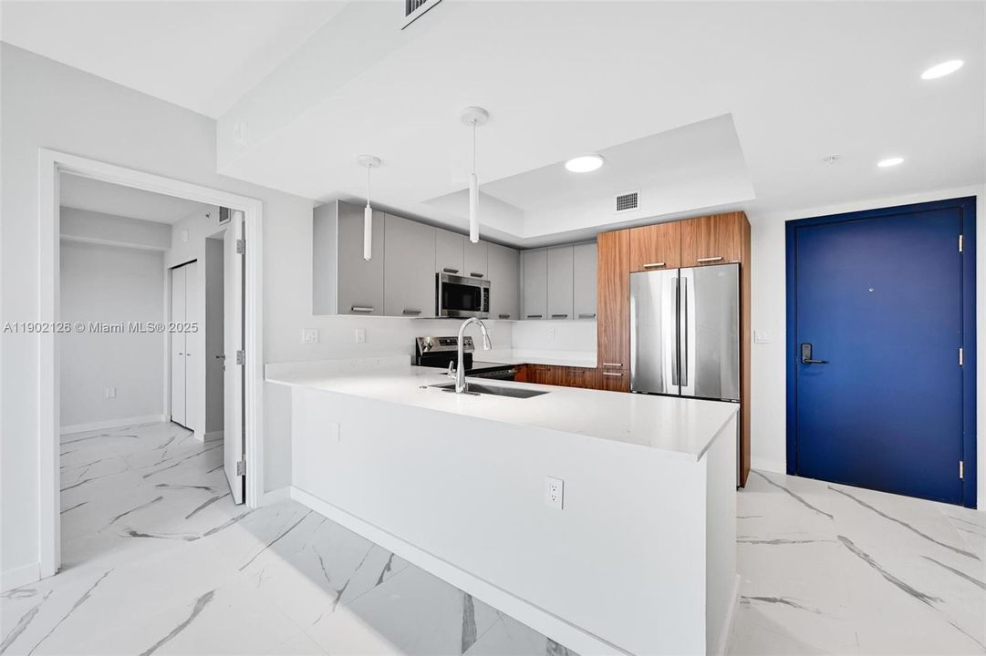 В аренду: $2,571 (2 спален, 2 ванн, 901 Квадратных фут)