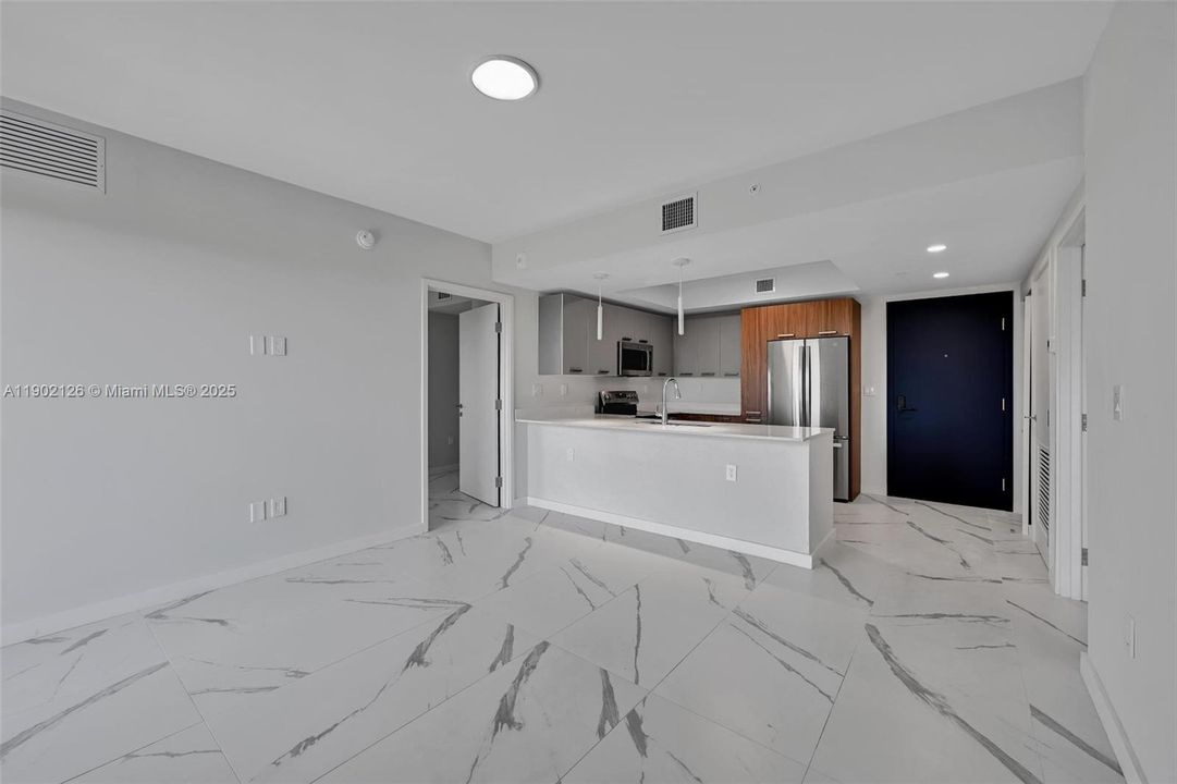 В аренду: $2,571 (2 спален, 2 ванн, 901 Квадратных фут)