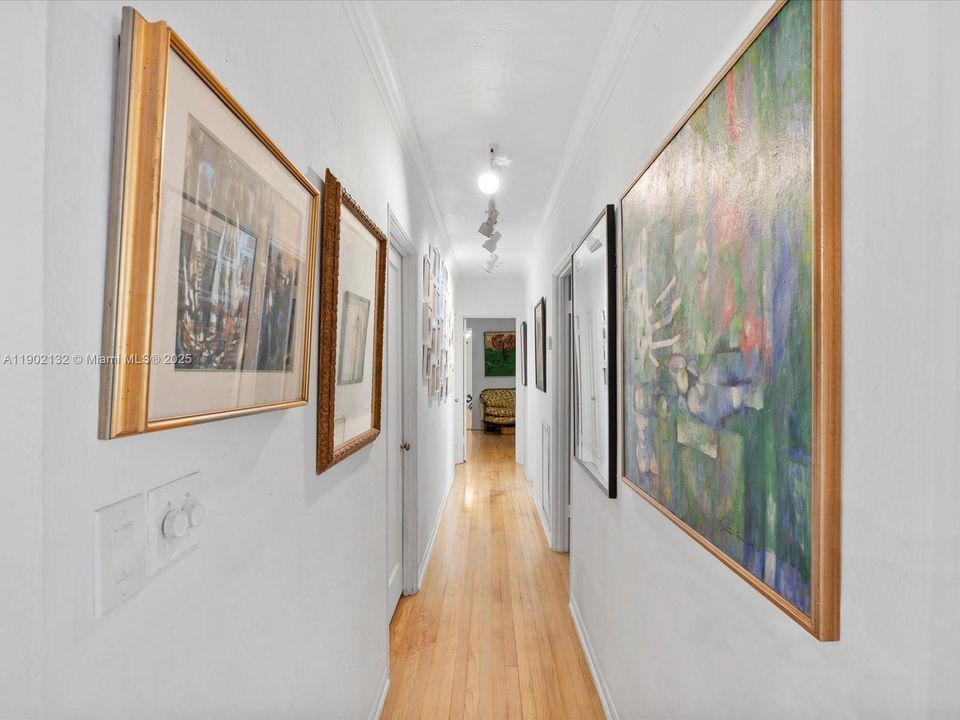 合同活跃: $1,650,000 (4 贝兹, 3 浴室, 2722 平方英尺)