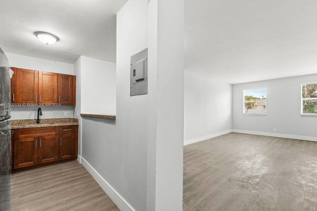 For Rent: $2,250 (3 beds, 2 baths, 1200 Square Feet)