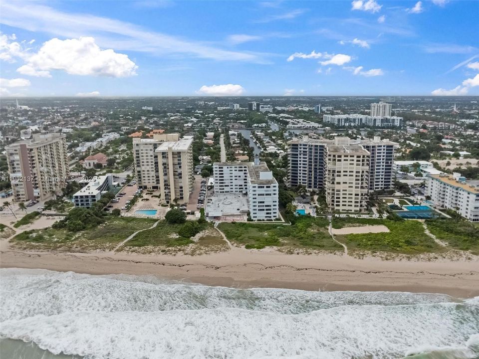 For Sale: $385,000 (2 beds, 2 baths, 1002 Square Feet)