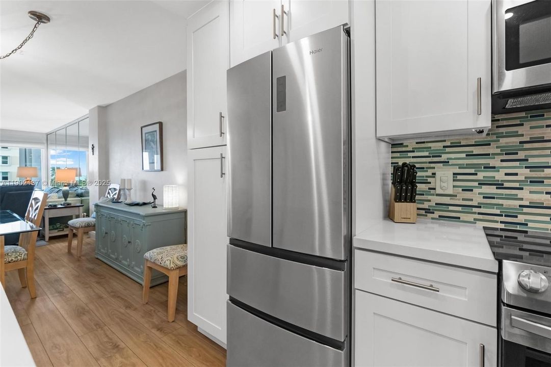 For Sale: $385,000 (2 beds, 2 baths, 1002 Square Feet)