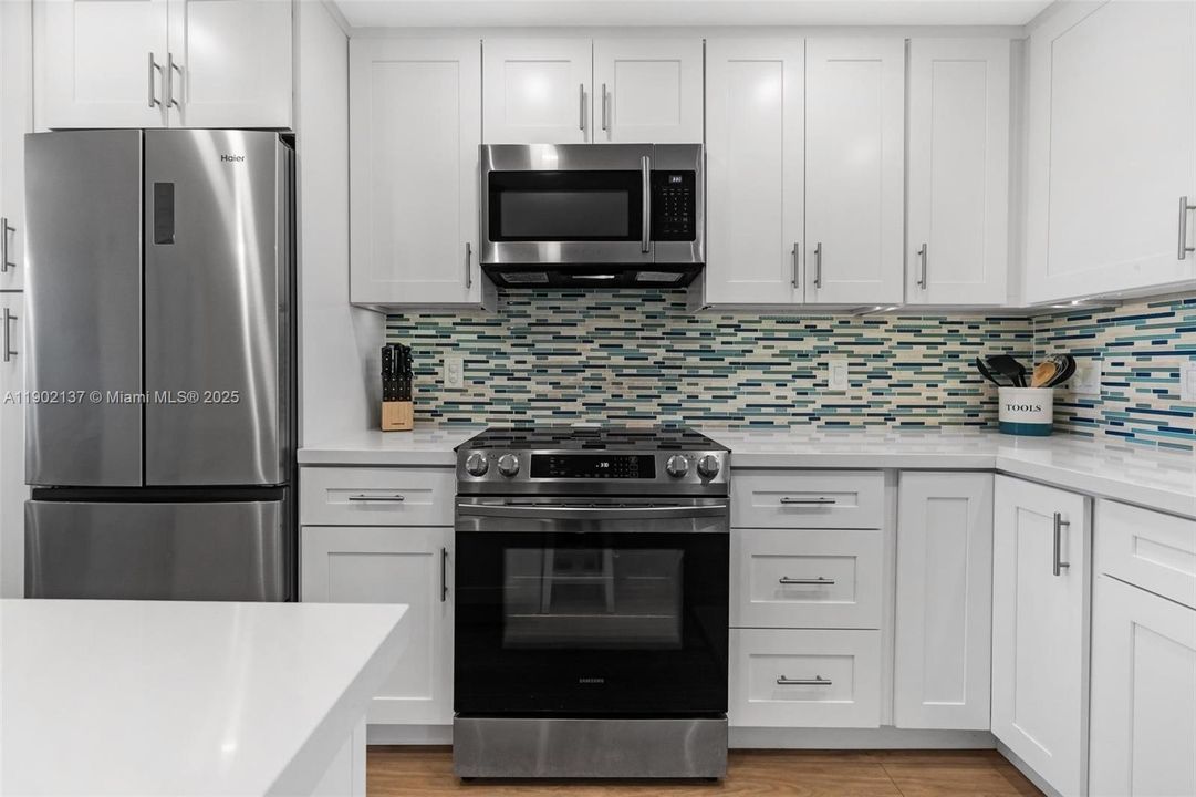 For Sale: $385,000 (2 beds, 2 baths, 1002 Square Feet)