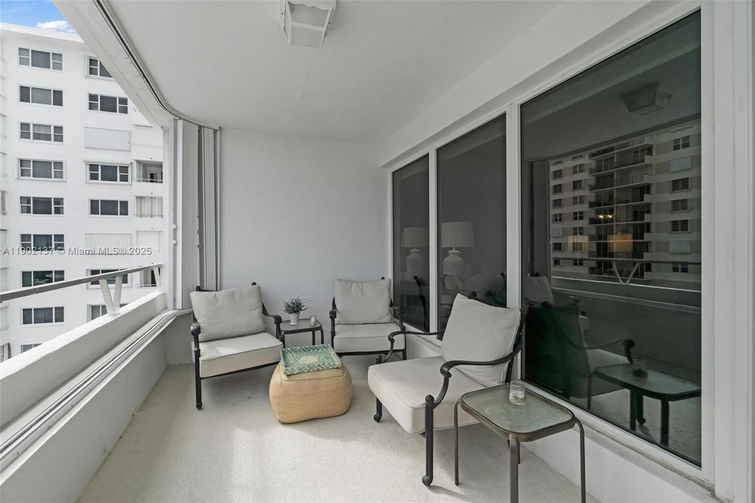 For Sale: $385,000 (2 beds, 2 baths, 1002 Square Feet)