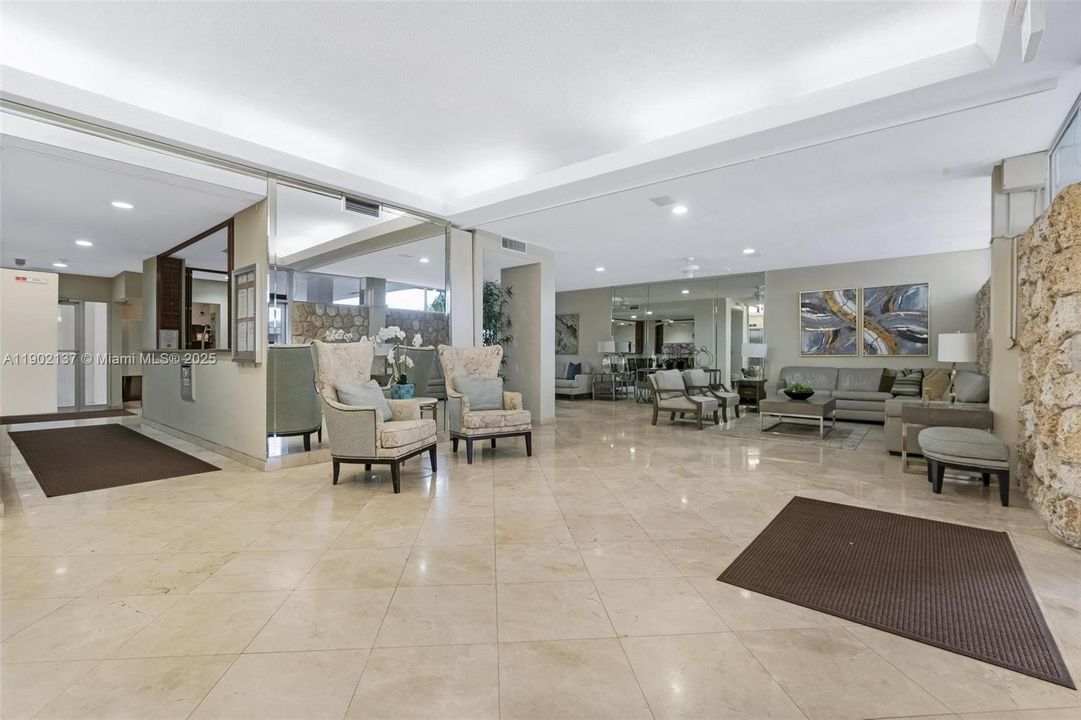 For Sale: $385,000 (2 beds, 2 baths, 1002 Square Feet)