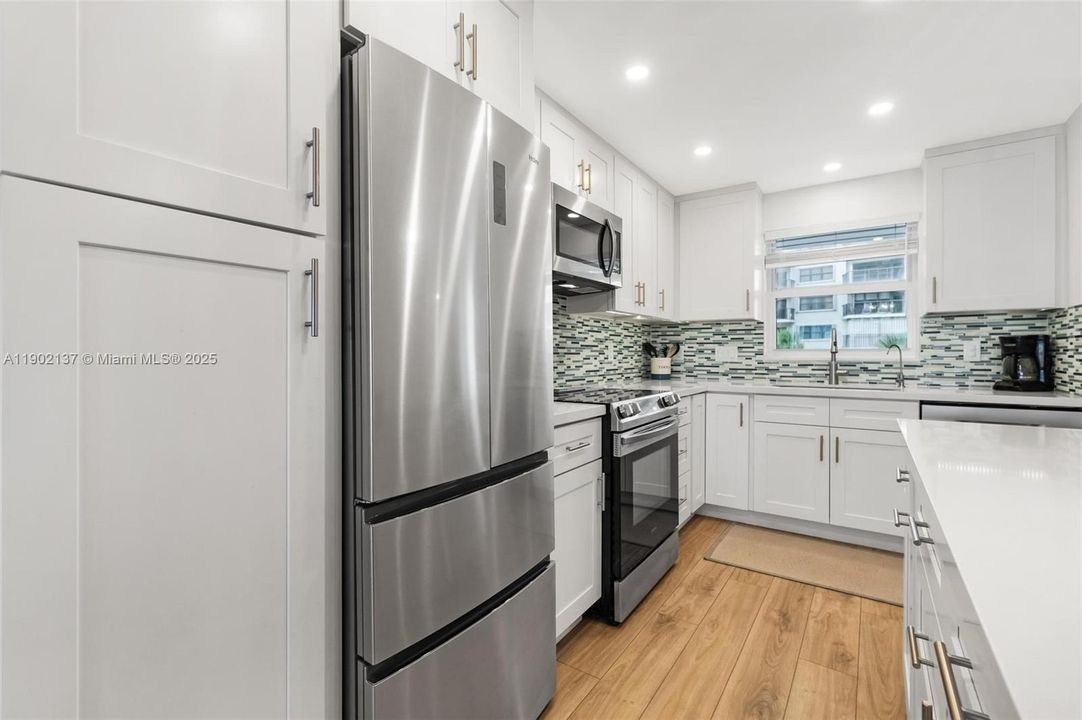 For Sale: $385,000 (2 beds, 2 baths, 1002 Square Feet)