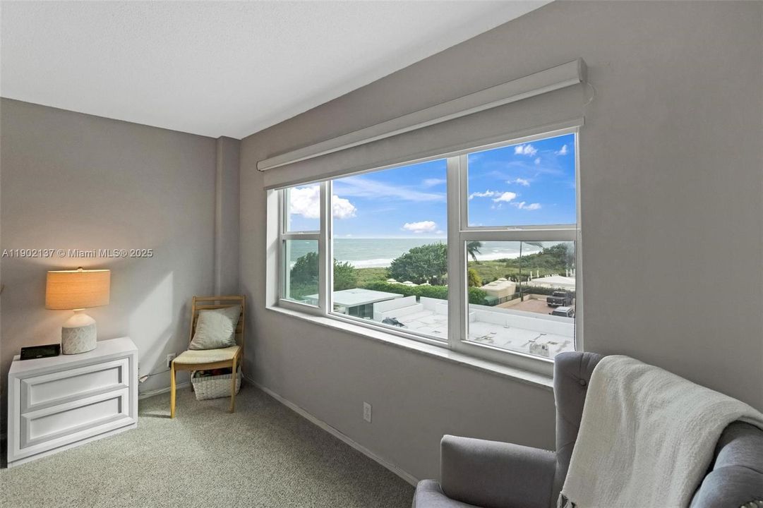 For Sale: $385,000 (2 beds, 2 baths, 1002 Square Feet)