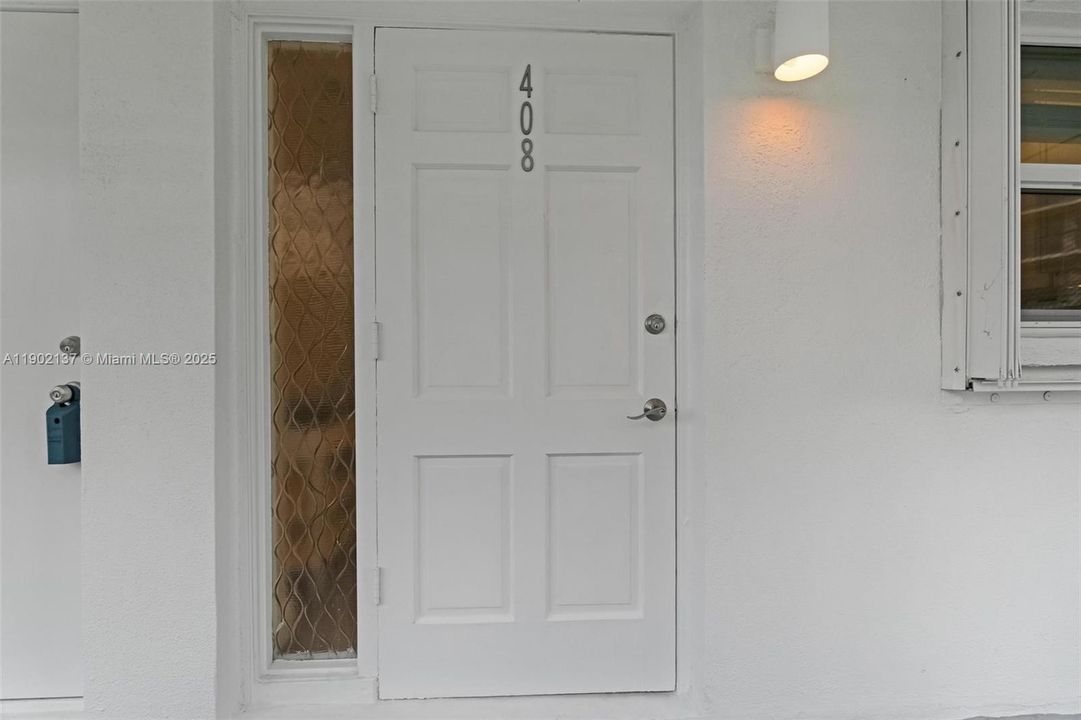 For Sale: $385,000 (2 beds, 2 baths, 1002 Square Feet)