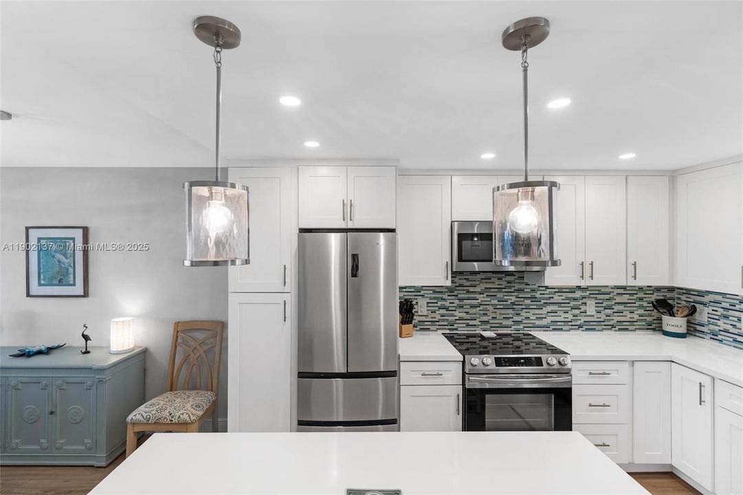 For Sale: $385,000 (2 beds, 2 baths, 1002 Square Feet)