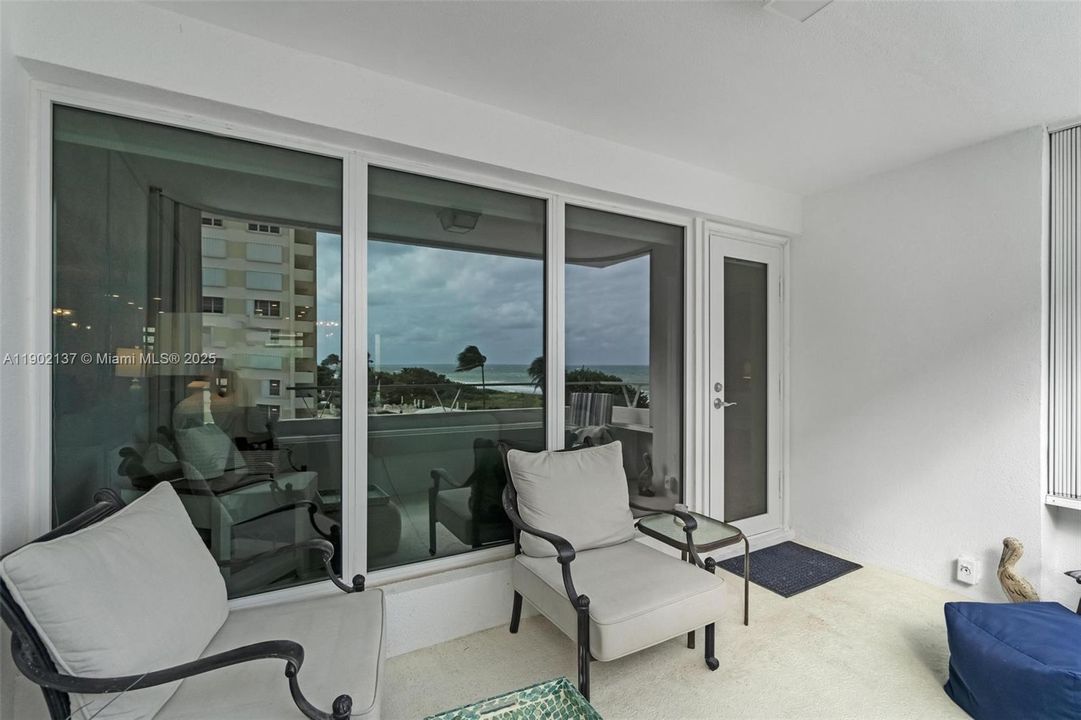 For Sale: $385,000 (2 beds, 2 baths, 1002 Square Feet)