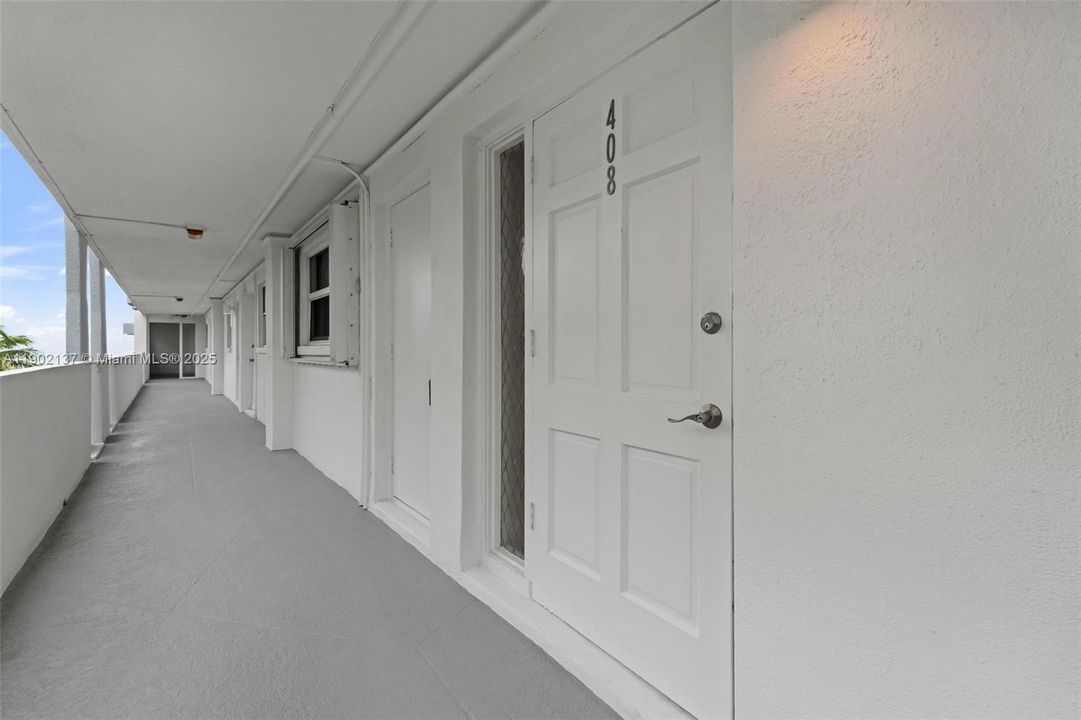 For Sale: $385,000 (2 beds, 2 baths, 1002 Square Feet)