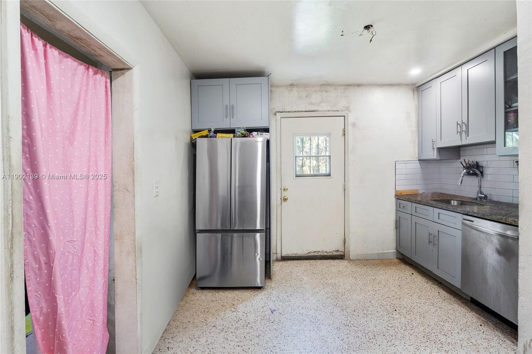 En Venta: $460,000 (2 camas, 1 baños, 918 Pies cuadrados)