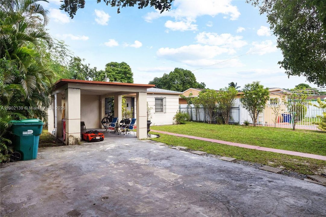 En Venta: $460,000 (2 camas, 1 baños, 918 Pies cuadrados)