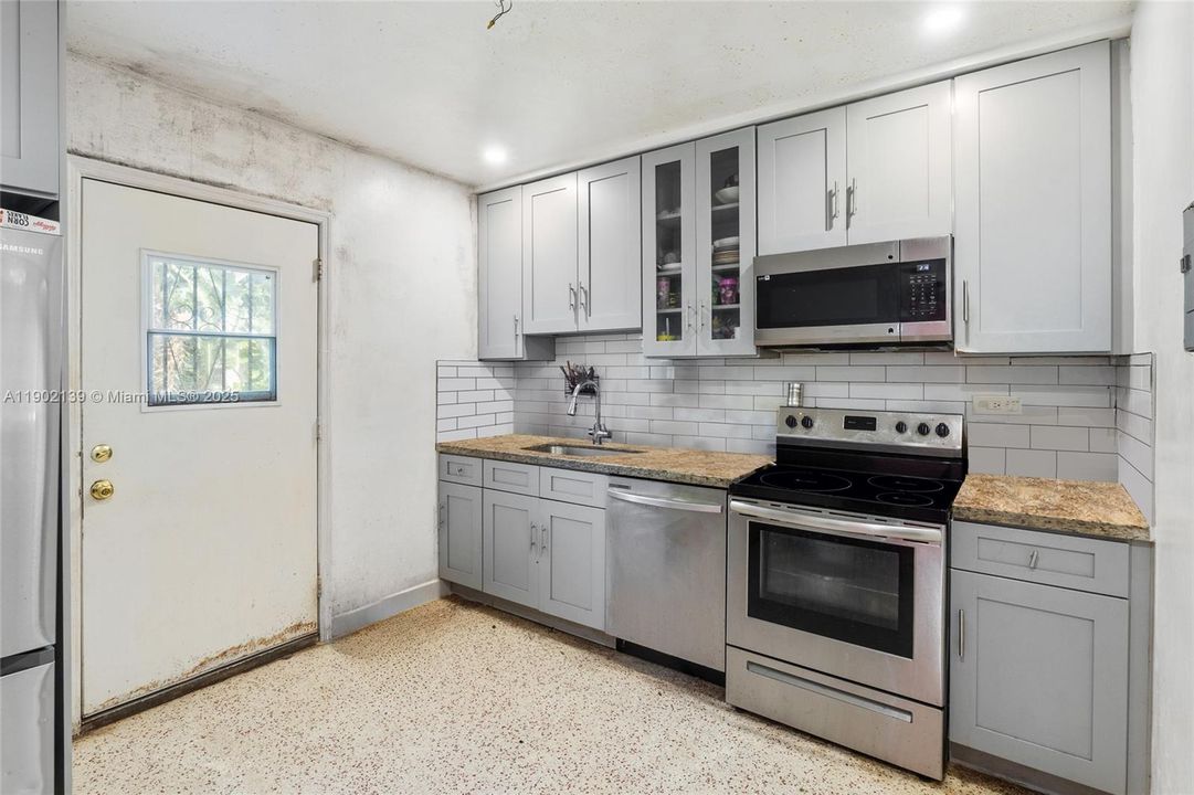 En Venta: $460,000 (2 camas, 1 baños, 918 Pies cuadrados)