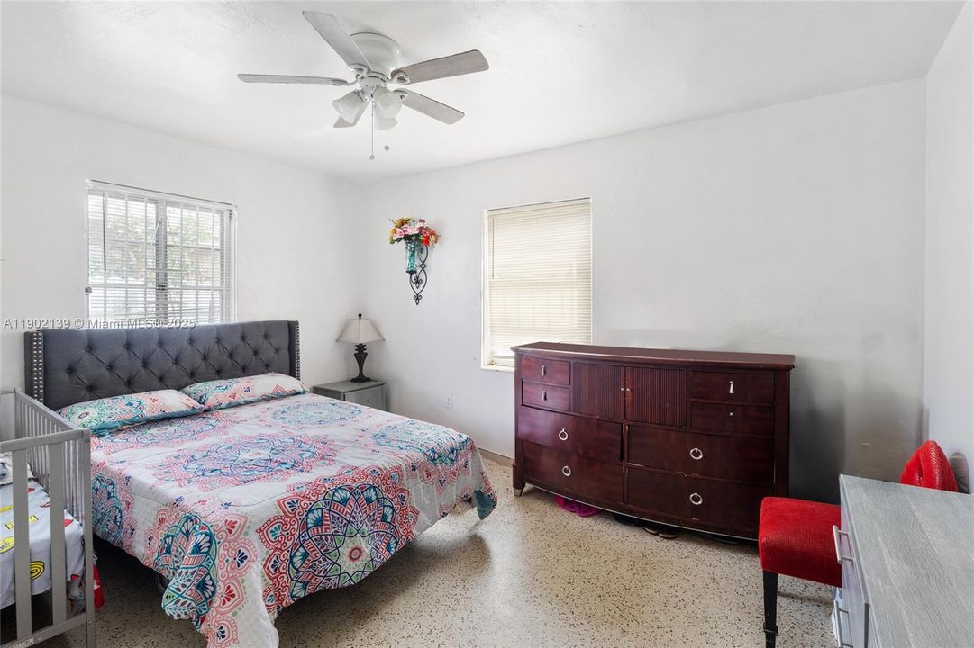 En Venta: $460,000 (2 camas, 1 baños, 918 Pies cuadrados)