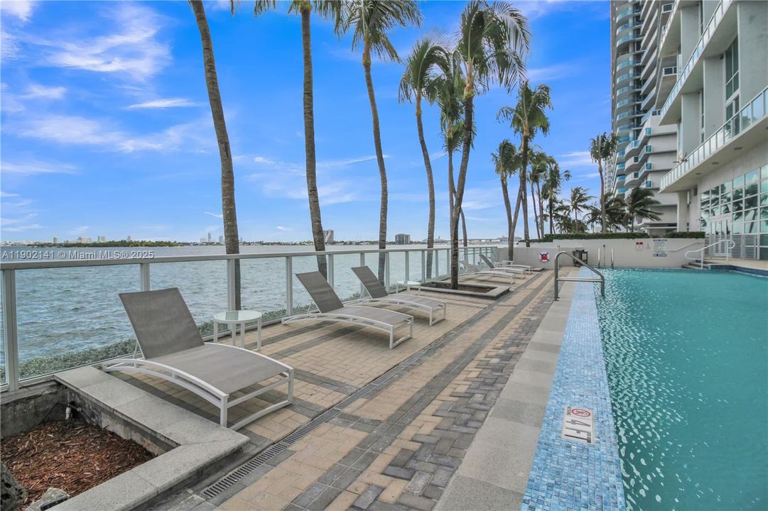 For Sale: $938,000 (3 beds, 3 baths, 1680 Square Feet)