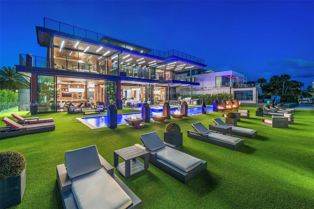 For Sale: $39,995,000 (6 beds, 7 baths, 10809 Square Feet)