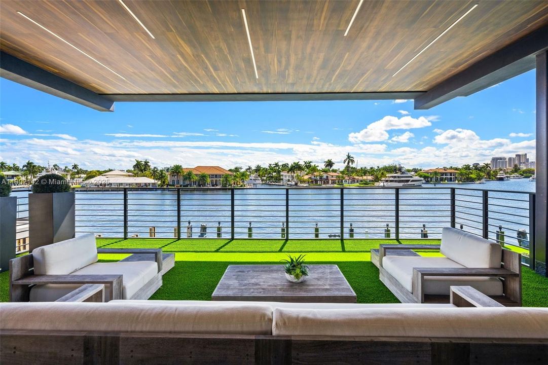 For Sale: $39,995,000 (6 beds, 7 baths, 10809 Square Feet)