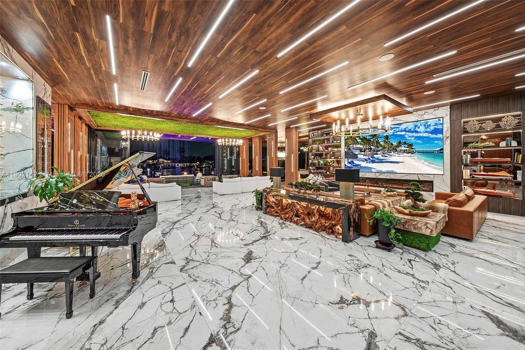 For Sale: $39,995,000 (6 beds, 7 baths, 10809 Square Feet)