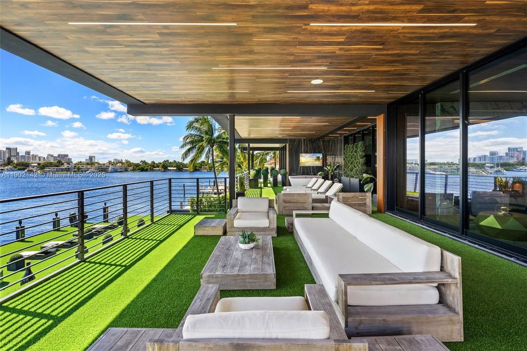 For Sale: $39,995,000 (6 beds, 7 baths, 10809 Square Feet)