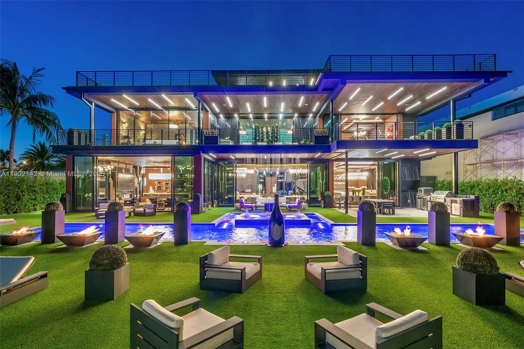 For Sale: $39,995,000 (6 beds, 7 baths, 10809 Square Feet)