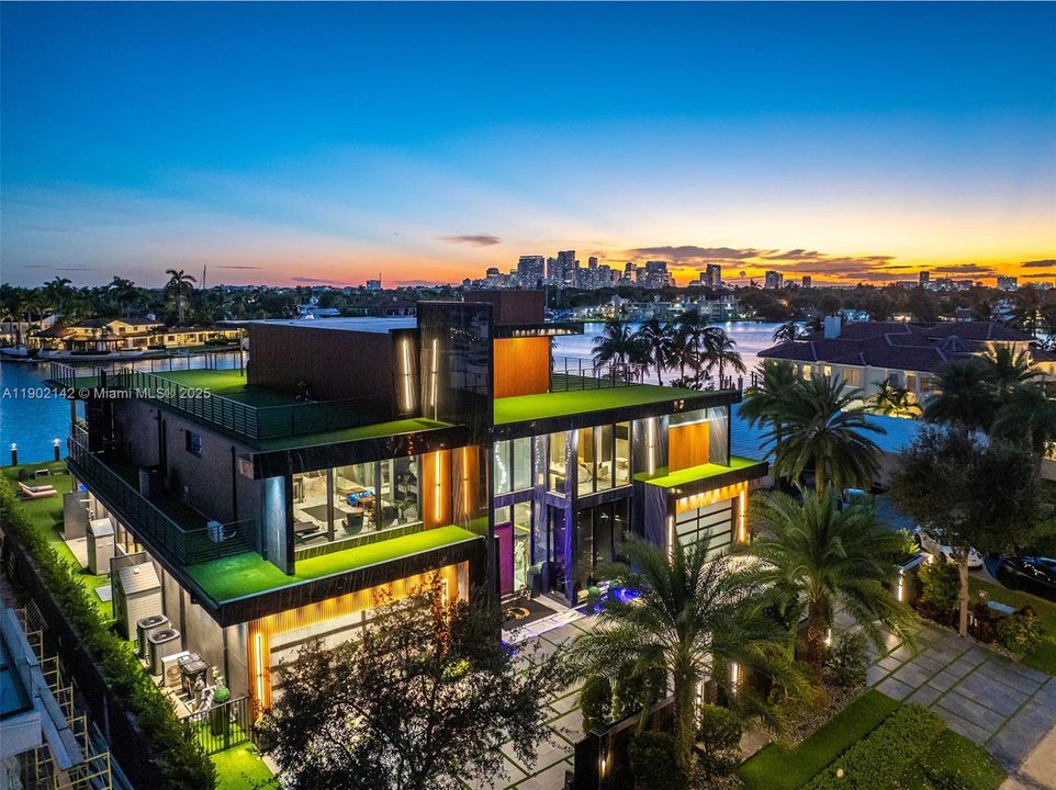 For Sale: $39,995,000 (6 beds, 7 baths, 10809 Square Feet)