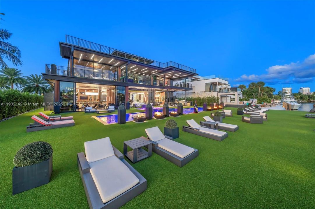 For Sale: $39,995,000 (6 beds, 7 baths, 10809 Square Feet)