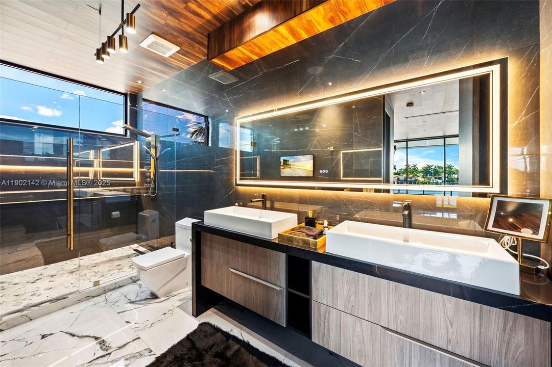 For Sale: $39,995,000 (6 beds, 7 baths, 10809 Square Feet)