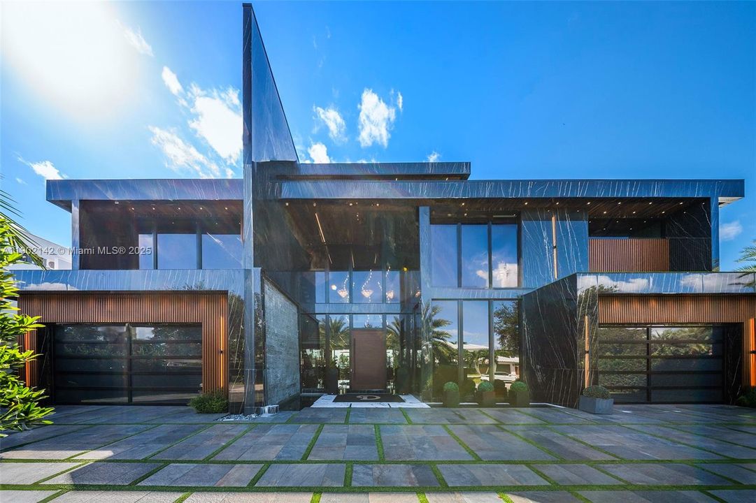 For Sale: $39,995,000 (6 beds, 7 baths, 10809 Square Feet)